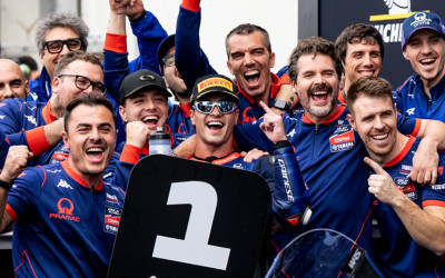 Guevara vince il GP di Francia Moto2 2026: la frenata decisiva è firmata Accossato